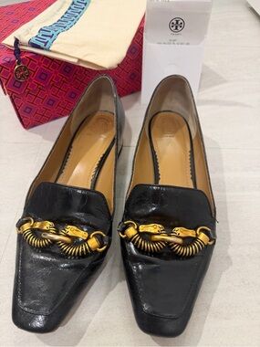 Tory Burch Jesse Stamped Snake Black Leather Loafers with Gold Chain Detail